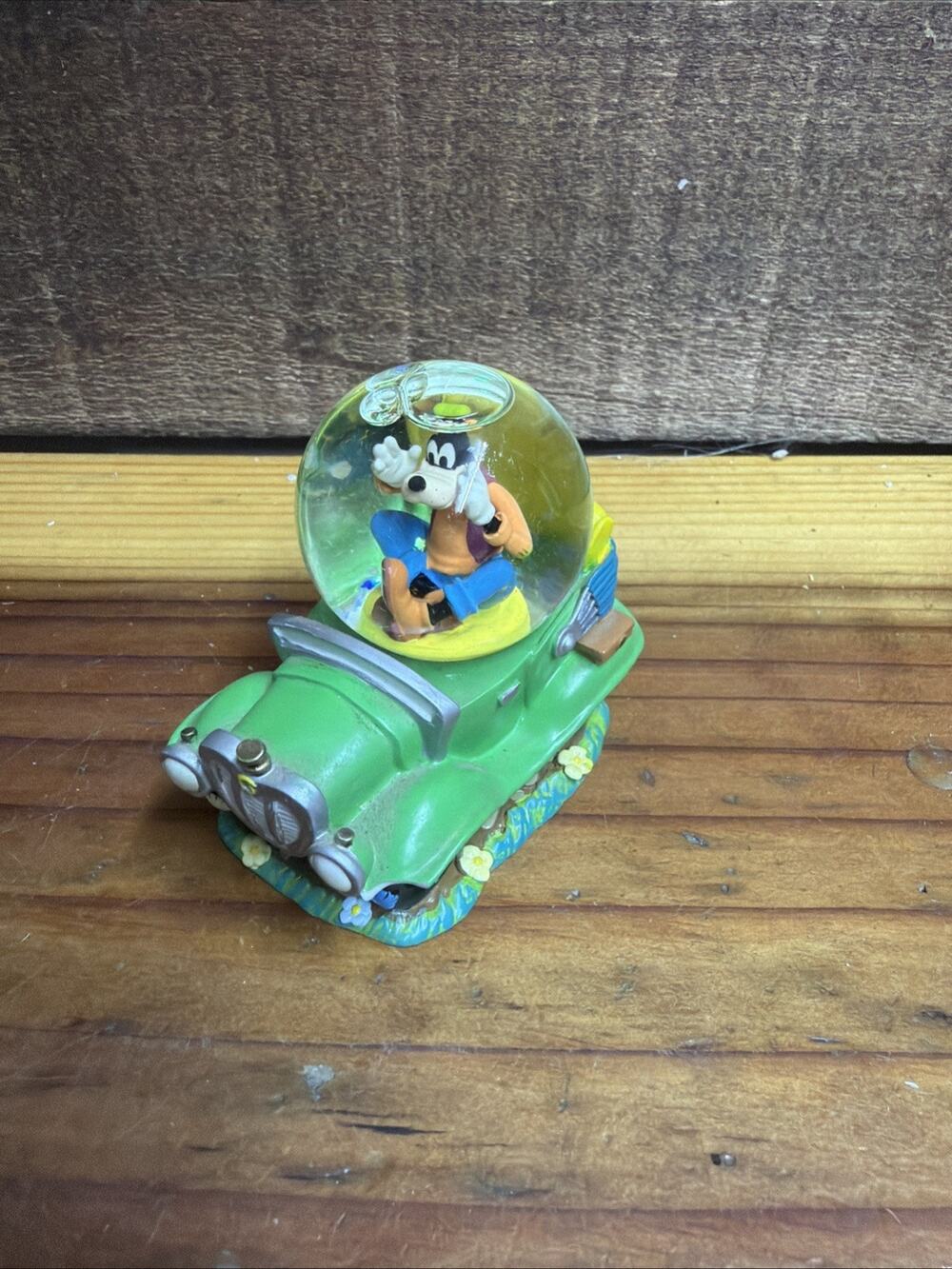 Disney Store Exclusive Mini Goofy Toontown In Green Car Snow Globe
